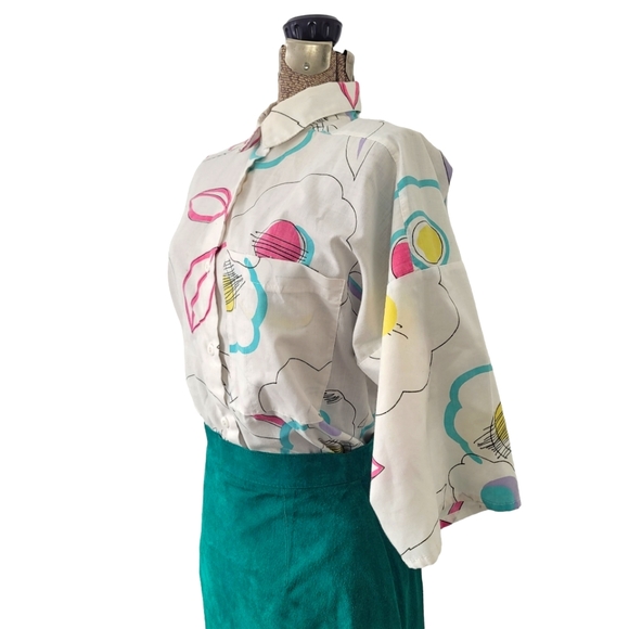 Vintage 80s white button down shirt with pink and blue flowers large - Picture 2 of 12